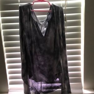 Gray and white long sleeve shirt